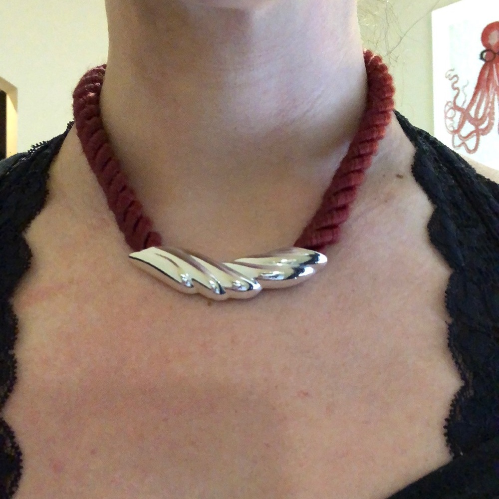 Vintage 1978 Burgundy Merlot Rope Necklace - Picture 4 of 4